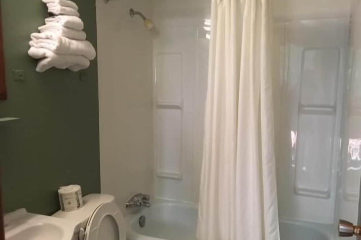 Room 11 of 25