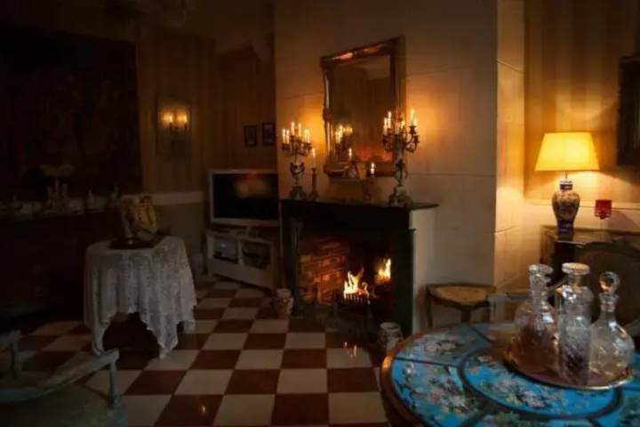 Room 3 of 9