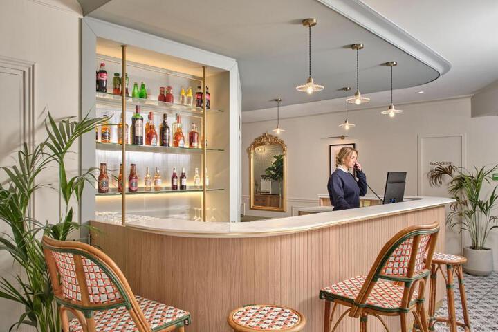 Entrance & Lobby