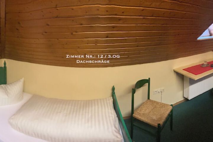 Room 42 of 106
