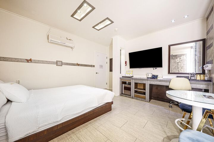 Room 42 of 58
