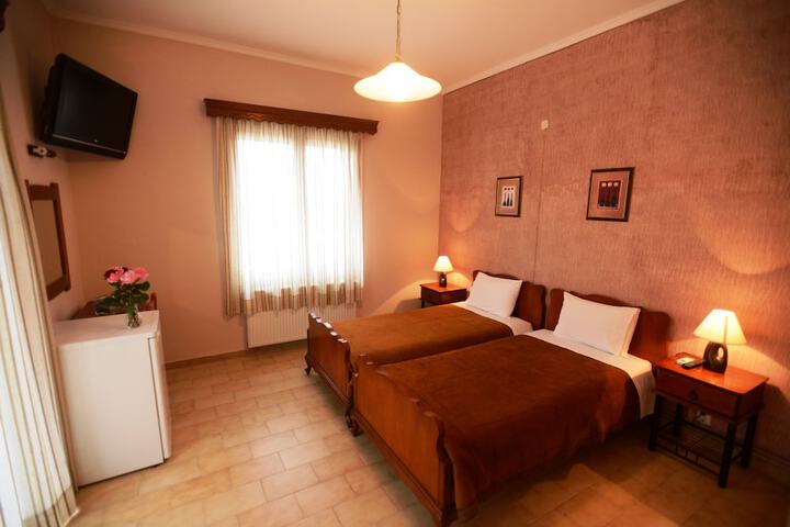 Room 10 of 25