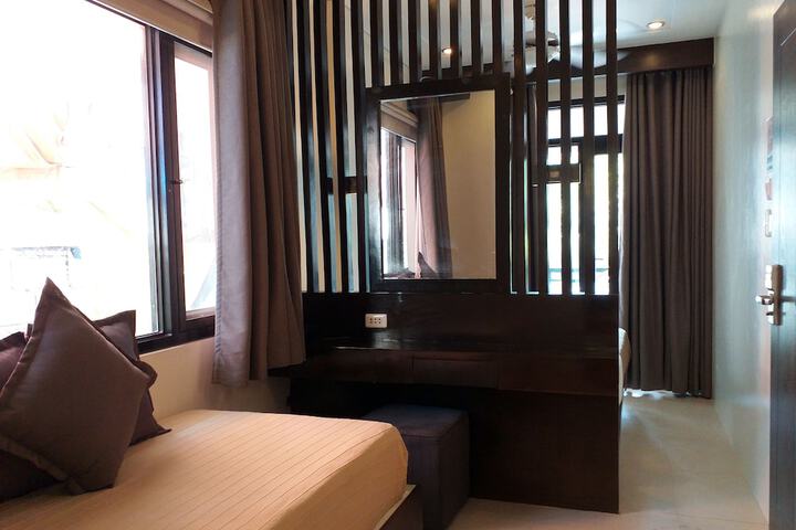 Room 44 of 80
