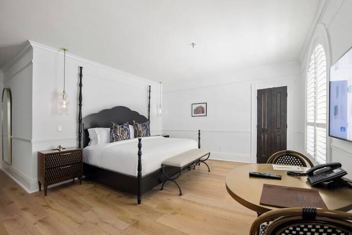 Room 17 of 114