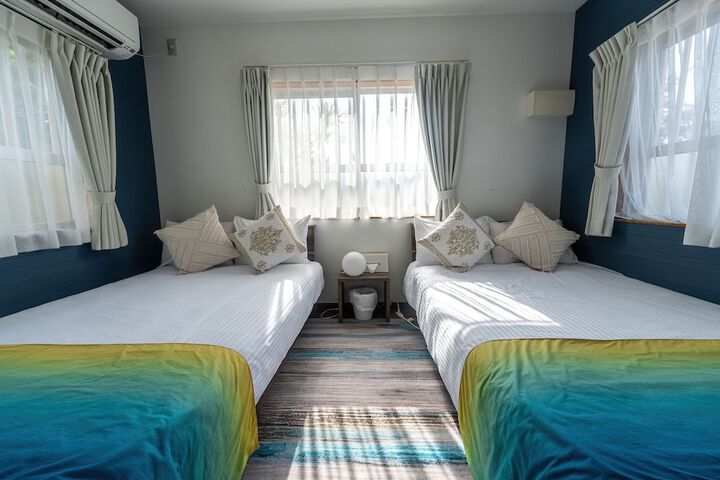 Room 2 of 63