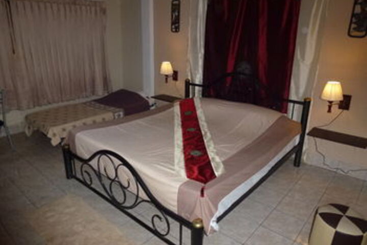 Room 14 of 22