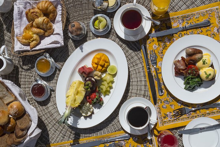 Lounge 23 of 28