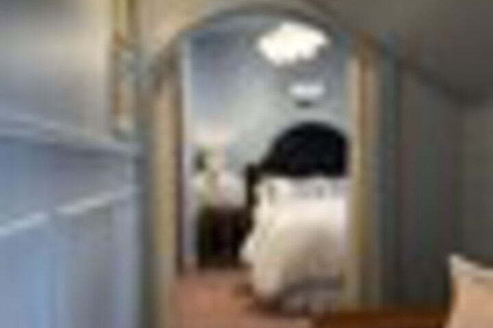 Room 53 of 117