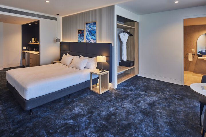 Room 11 of 32