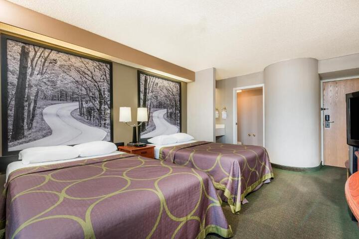 2 Double Beds (1 of 6)