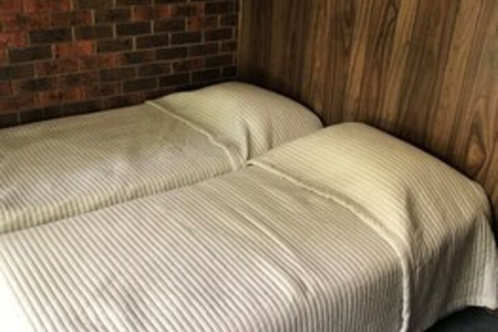 Room 4 of 18