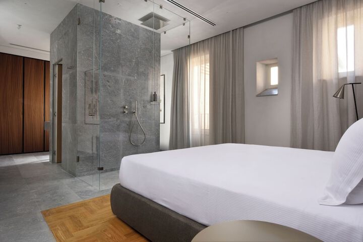 Room 12 of 22