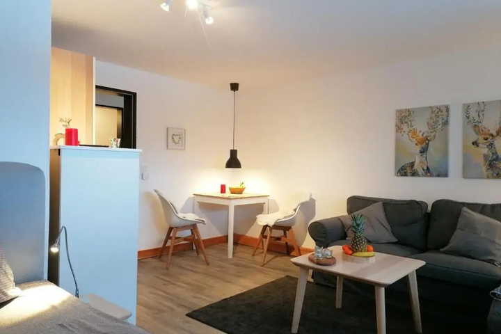 Room 6 of 14