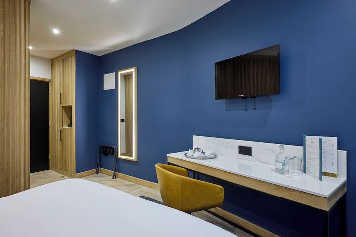 Room 15 of 62