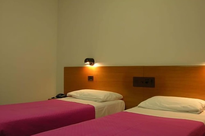 Room 15 of 49