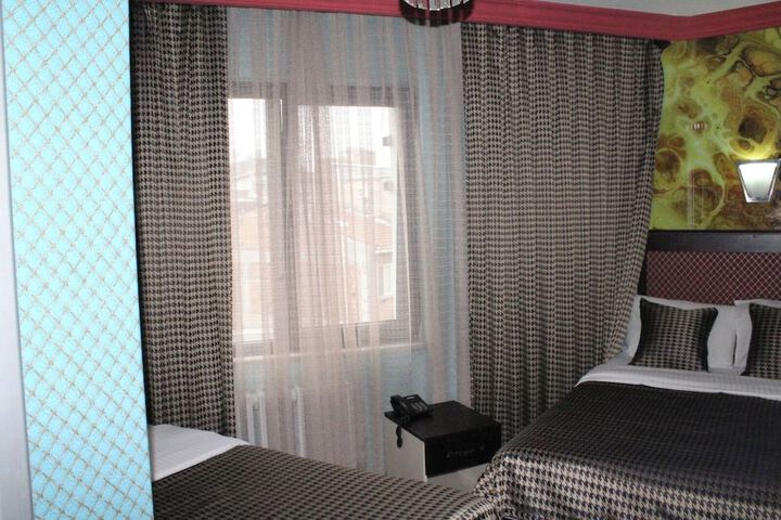 Room 15 of 33