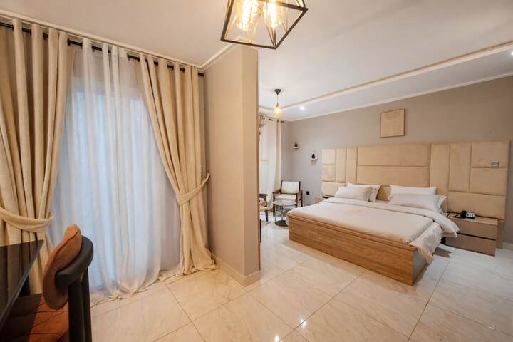 Room 21 of 170