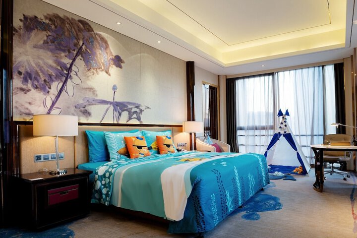 Room 28 of 60