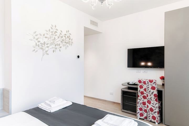 Room 105 of 193