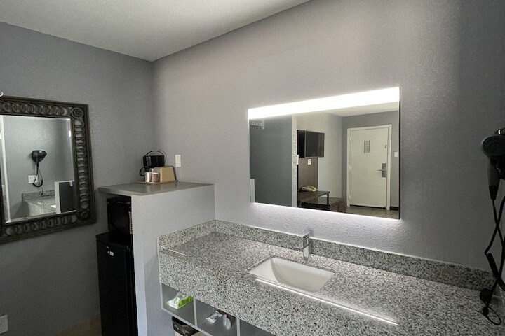 Room 6 of 42