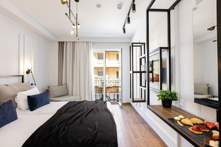 Room 3 of 96
