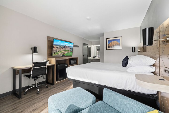 Room 8 of 43