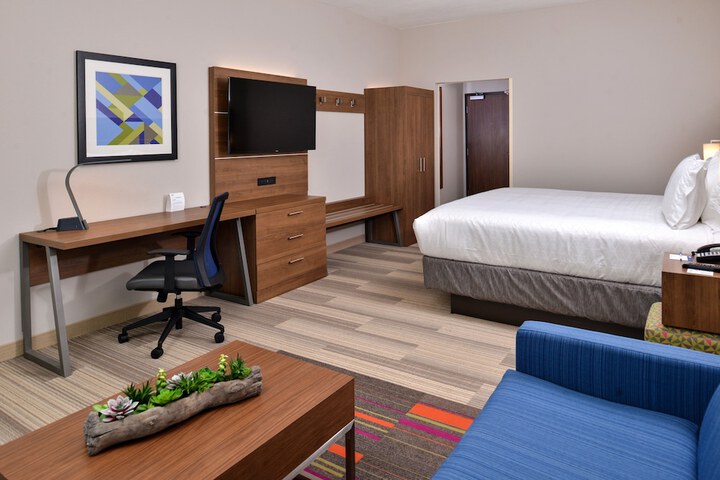 Room 12 of 87