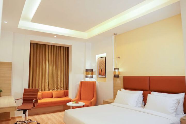 Room 9 of 33