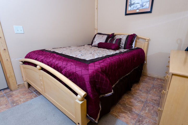 Room 2 of 33