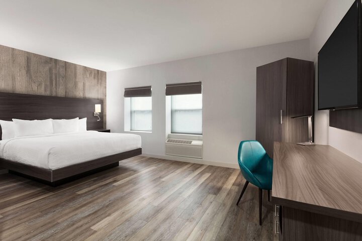 Room 13 of 42