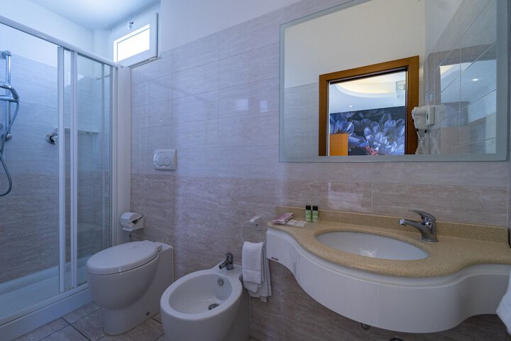 Room 100 of 129