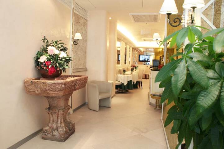 Entrance & Lobby