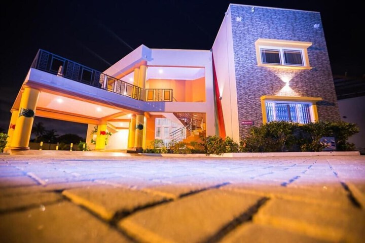 Hotel 85 of 100