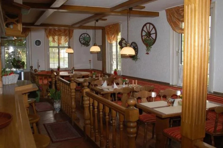 Dining 11 of 14