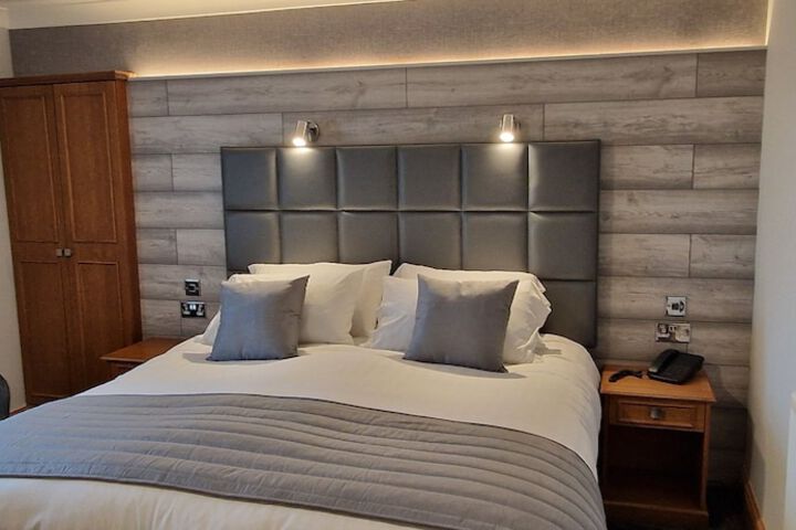 Room 3 of 43