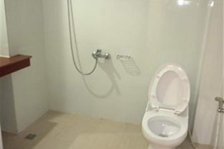 Room 33 of 47