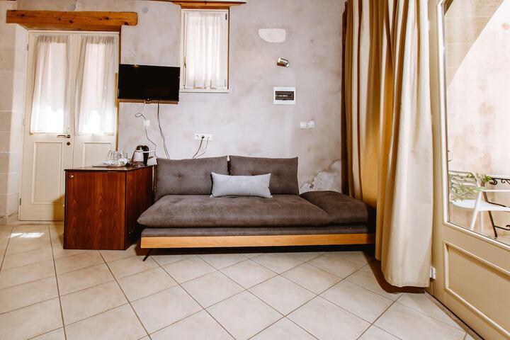 Room 9 of 148