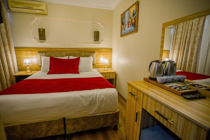 Room 10 of 34