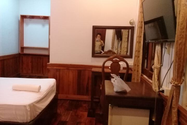 Room 27 of 78