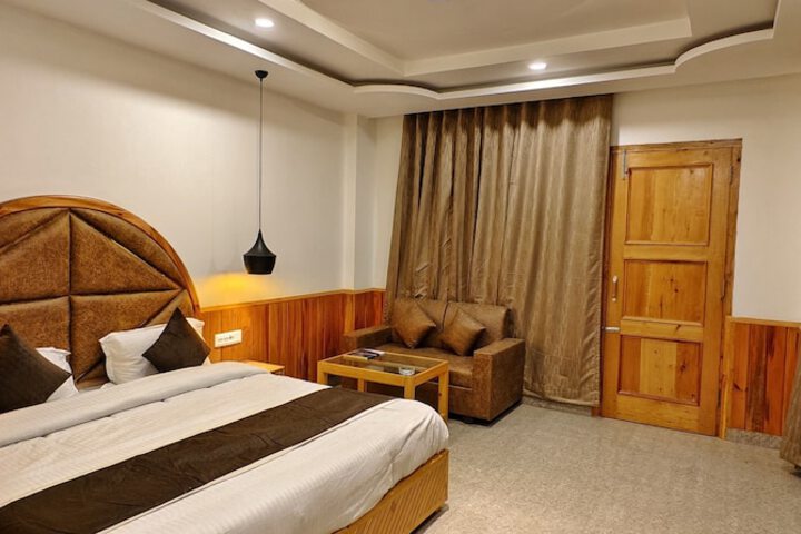 Room 13 of 38