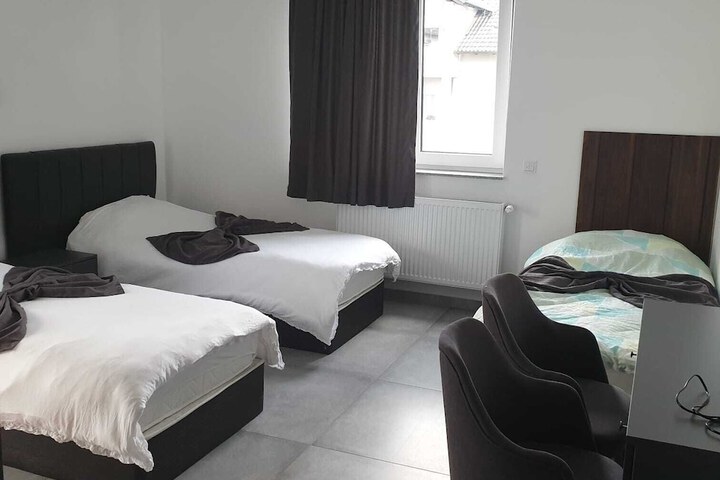 Room 5 of 34