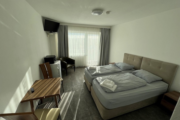 Room 6 of 91