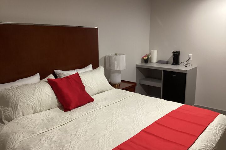Room 6 of 10