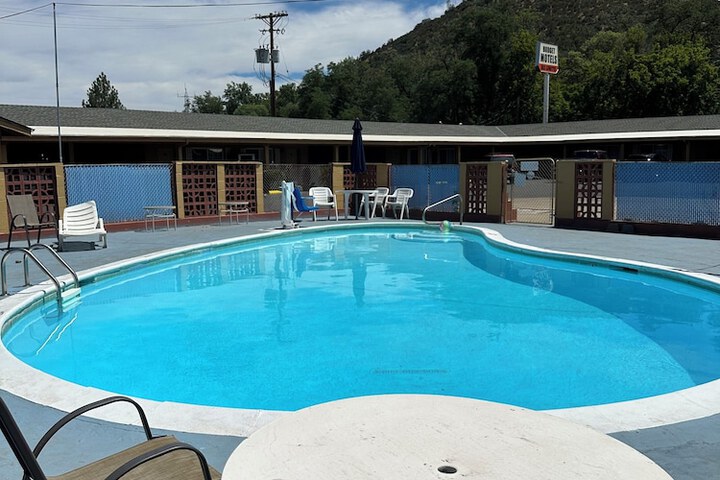 Pool 28 of 36