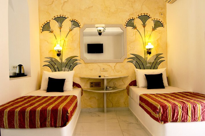 Room 6 of 20