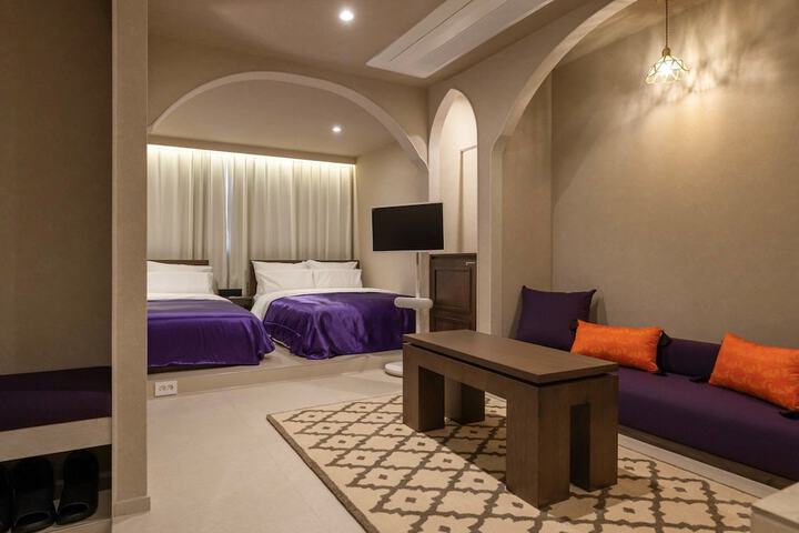 Room 27 of 60