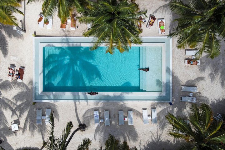 Hotel Pool