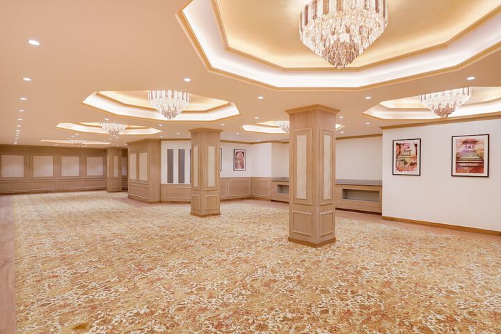 Ballroom/Hall 54 of 60
