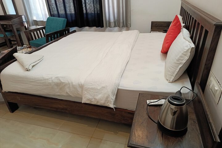 Room 8 of 28