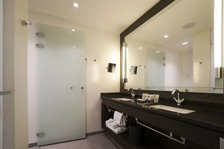 Room 21 of 48